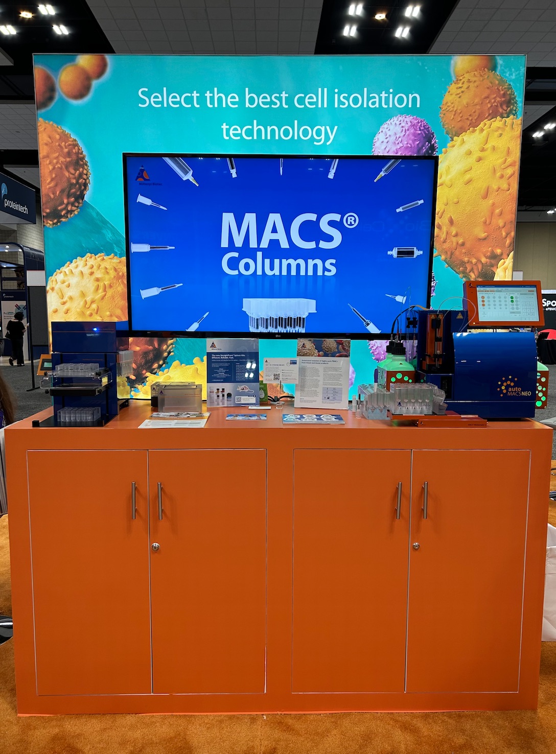 Cell isolation technology display with MACS Columns